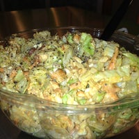 Foto scattata a Fourleaf Chopped Salads da Kimbirly O. il 5/7/2013