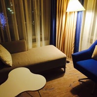Foto diambil di Hilton Stockholm Slussen oleh TomFeb T. pada 1/30/2015