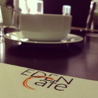 รูปภาพถ่ายที่ Eden Cafe โดย Umair W. เมื่อ 4/27/2013