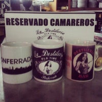 Das Foto wurde bei Destilería Bar Ponferrada von CARLOS T. am 3/3/2015 aufgenommen