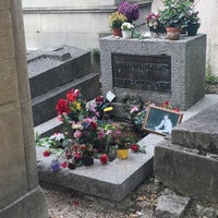 Photo taken at Tombe de Jim Morrison by Georg A. on 8/1/2017