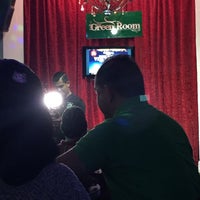 รูปภาพถ่ายที่ El Green Room Karaoke โดย Mane Z. เมื่อ 5/4/2016
