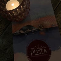 Foto tirada no(a) Mística Pizza por Gisela L. em 2/11/2022