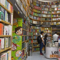 Photo taken at Librería Porrúa by Aldiux A. on 12/19/2017