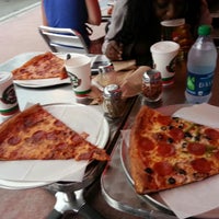Снимок сделан в Pizza Bar South Beach пользователем girlubkillnem H. 7/26/2013