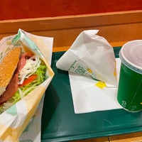 Photo taken at SUBWAY 表参道店 by Rokoucha on 10/4/2022