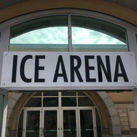 Foto tomada en Kroc Center Ice Arena  por Anne nicole J. el 4/20/2016