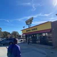 Photo taken at Waffle House by SooFab on 11/24/2021
