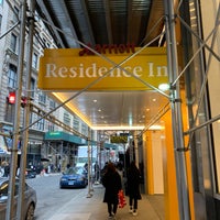 Foto diambil di Residence Inn by Marriott New York Downtown Manhattan/World Trade Center Area oleh SooFab pada 3/11/2019