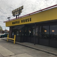Photo taken at Waffle House by SooFab on 3/8/2017