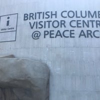 รูปภาพถ่ายที่ British Columbia Visitor Centre @ Peace Arch โดย SooFab เมื่อ 7/28/2018