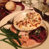 Foto scattata a The Lexington Restaurant da Sarahteal il 6/22/2012