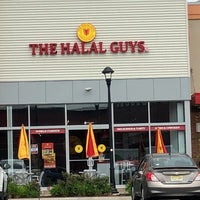 Photo prise au The Halal Guys par Mike D. le6/28/2018