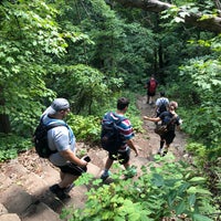 Photo taken at The Palisades - Great Stairs / Peanut Leap Cascade / Ruins of Cliffdale Manor by JL H. on 7/29/2018
