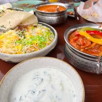 Das Foto wurde bei RUHI Indian Restaurant von Othman am 5/1/2024 aufgenommen