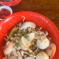 Photo taken at Jalan Tua Kong Lau Lim Mee Pok Kway Teow Mee by L on 5/27/2023