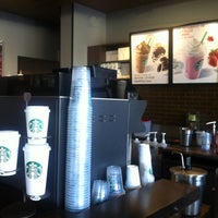 รูปภาพถ่ายที่ Starbucks โดย Patricio M. เมื่อ 9/28/2012