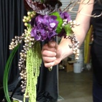 11/4/2012 tarihinde Rita A.ziyaretçi tarafından United Flower Wholesale'de çekilen fotoğraf
