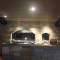 Foto tirada no(a) Brick Oven Restaurant por Julie H. em 6/19/2018