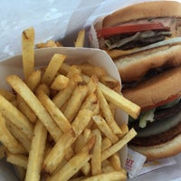 Photo taken at In-N-Out Burger by Julie H. on 8/3/2020