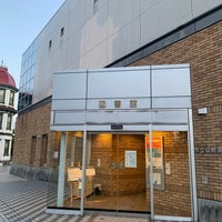 Photo taken at 弘前市立弘前図書館 by Tenty17 on 11/20/2021