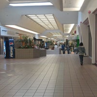 Foto tirada no(a) Foothills Mall por AL B. em 3/1/2013