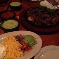 Das Foto wurde bei Victors Mexican Resturant von Tina am 6/13/2014 aufgenommen