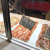 Foto diambil di Blocks Pizza Deli oleh Stephen F. pada 1/2/2017