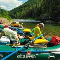 รูปภาพถ่ายที่ Glacier Raft Company โดย Glacier R. เมื่อ 1/29/2016