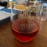 Foto tirada no(a) Cellardoor Winery At The Vineyard por Kate H. em 10/4/2020