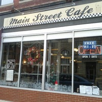 รูปภาพถ่ายที่ Main Street Cafe โดย Denise เมื่อ 12/7/2012