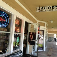 รูปภาพถ่ายที่ Jacob&#39;s Hair Studio โดย Sheila V. เมื่อ 8/3/2013