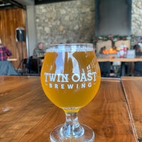 Photo taken at Twin Oast Brewing by Christopher G. on 2/5/2023