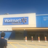 Foto scattata a Walmart Supercentre da Tiger317 il 7/16/2018