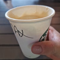 Das Foto wurde bei Starbucks von Gábor L. am 5/16/2023 aufgenommen