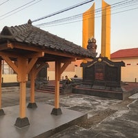 Review Monumen Bambu Runcing