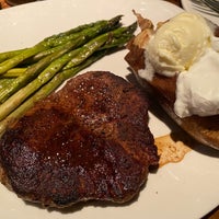 Photo taken at Outback Steakhouse by Laura on 10/8/2021