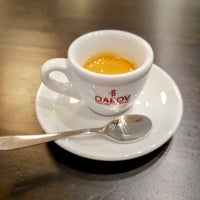 Foto tomada en Dabov specialty coffee  por Shmupi K. el 9/27/2022