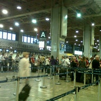 Photo taken at Check-in Avianca by Isabel C. on 11/8/2012