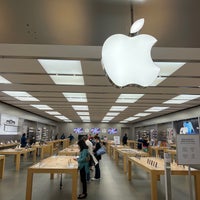 Photo taken at Apple King of Prussia by Paul C. on 10/7/2021