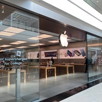 Photo taken at Apple King of Prussia by Paul C. on 9/14/2022