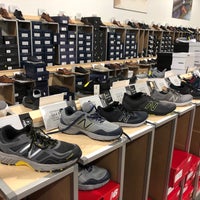 Photo taken at DSW Designer Shoe Warehouse by Paul C. on 8/22/2018