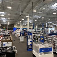 Photo taken at Best Buy by Paul C. on 10/25/2019