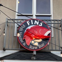 Foto tomada en Fins Fish House &amp;amp; Raw Bar  por Paul C. el 9/18/2021