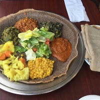 Foto diambil di Enat Ethiopian oleh Jaime R. pada 7/22/2018