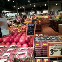 รูปภาพถ่ายที่ The Fresh Market โดย Terry S. เมื่อ 12/15/2012