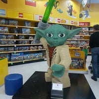 Photo taken at Toys&amp;quot;R&amp;quot;Us by Gayan D. on 9/11/2016