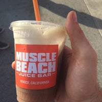 Photo taken at Muscle Beach Juice Bar by Danny A. on 8/5/2016