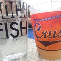 Foto tomada en RockFish Boardwalk Bar &amp; Seagrill  por Brianna C. el 6/17/2014