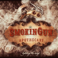 Das Foto wurde bei Smokin Gun Apothecary von Smokin Gun Apothecary am 4/24/2016 aufgenommen